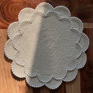 Napperon décoratif brodé de sequins et de perles, fait main, centre de table, accent pour salle à manger, restaurant, banquet, broderie - Product Image 1