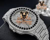 Montre à quartz analogique contemporaine RUHA avec bracelet en alliage d'acier inoxydable à maillons de cristal, boîtier poli et index des heures décoratifs sur les côtés