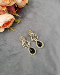 Pendientes elegantes con piedras preciosas en forma de lágrima, pendientes de diseño para mujer, joyería étnica para fiestas y celebraciones. - Product Image 1