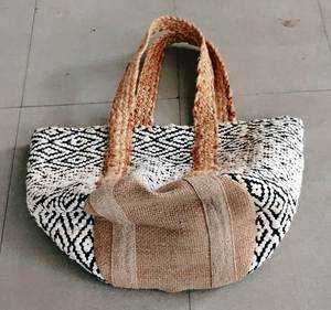 Sacs de plage en jute et coton tressé tendance, grands sacs de shopping avec logo personnalisé, parfaits pour les filles. - Product Image 3