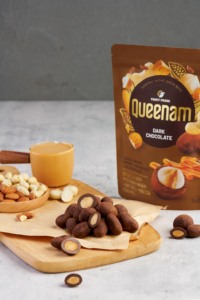 Factory OEM/ODM Wholesale High Quality Dragee <b>Chocolate</b> 150G Dark <b>Chocolate</b> Coated Caramel Almond Cashew Macadamia Nuts HALAL - Product Image 4
