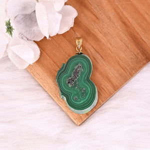 Pendentif en malachite naturelle, stalactite, laiton plaqué or, 11,7 g, pierre verte unique - Product Image 6