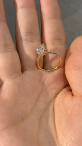 แหวนเพชรทรงเรเดียนท์คัททันสมัย ชุบทอง 14K แหวนหมั้นคลาสสิกสำหรับผู้หญิง ประดับเพชรด้านข้าง - Product Image 2