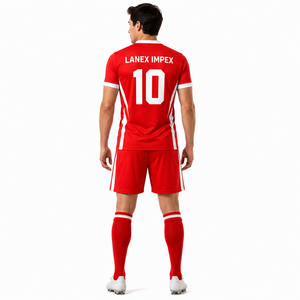 Ensembles d'uniformes de football personnalisés haut de gamme pour clubs et équipes, maillots de football respirants avec shorts et chaussettes assortis avec logos - Product Image 4