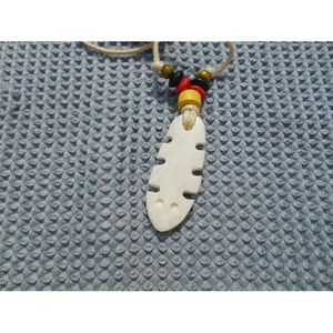 Collier ethnique bohème fait main, bijoux tribaux, os sculpté, cadeau artisanal unique, autre catégorie de produits - Product Image 3
