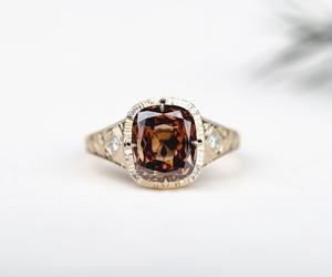 Bague de fiançailles en diamant de laboratoire couleur fantaisie, or massif 14 carats, sertissage clos, diamant marron taille coussin cultivé en laboratoire IGI, gravé à la main, unique - Product Image 1