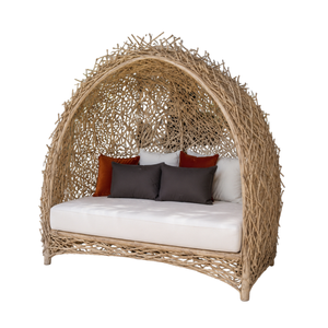 ARTERRA Chaise longue de luxe d'extérieur avec auvent, en branches de teck, mobilier haut de gamme pour piscine, patio et resort - Product Image 1