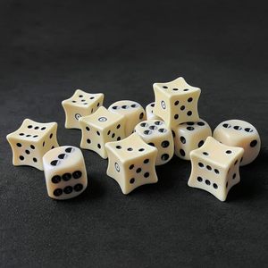Dados de Juego de Imitación Antigua de 4 Caras Hechos a Mano con Hueso de Búfalo Ecológico de Alta Calidad con Diseño y Tamaño Personalizables - Product Image 1