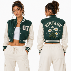 Chaqueta Varsity Corta para Mujer al por Mayor, Cuerpo de Lana, Mangas de Cuero con Ribete Acanalado en Contraste, Marca Privada, Pedido al por Mayor, Directo de Fábrica - Product Image 3