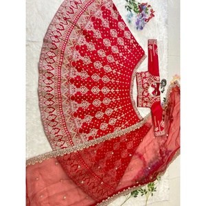 Lehenga Choli en soie de créateur avec de magnifiques broderies au fil pour les occasions de mariage - Product Image 1