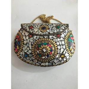 Pochette vintage en argent antique pour femme, idéale pour les mariages et les soirées, marque RR ENTERPRISES, fabriquée en Inde, élégante, accessoire de mode en cristal. - Product Image 1