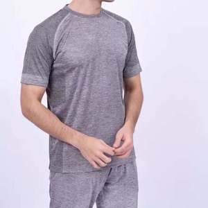 Camiseta Deportiva de Poliéster Personalizada Talla Estadounidense, de Secado Rápido, Ajustada, con Manga Corta y Cuello Redondo, con Serigrafía - Product Image 4