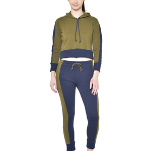 Conjunto Deportivo para Mujer, Top Corto con Capucha y Pantalones, Conjunto de 2 Piezas - Product Image 1