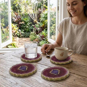 Juego de Posavasos Redondos de Resina y Madera con Diseño Clásico, Hechos a Mano, Ecológicos, Duraderos, con Borde Dorado y Morado - Product Image 4