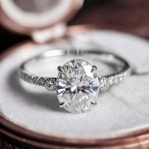 แหวนหมั้นและแหวนประดับเพชรโมอิสซาไนต์ทรงรี 3 กะรัต ชุบทอง 18K เงินสเตอร์ลิง ดีไซน์หรูหรา ประดับด้วยหนามเตย - Product Image 3