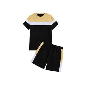 Ensembles courts pour hommes, deux pièces, décontractés d'été, t-shirts à manches courtes et shorts, ensembles à prix de gros - Product Image 1