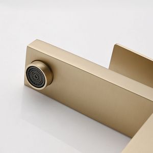 Rubinetto da Bagno Monocomando in Acciaio Inossidabile con Piastra di Copertura e Gruppo Scarico per Lavabo - Product Image 5