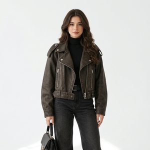 Chaqueta de moto OEM para mujer, color marrón, de piel sintética, con cuello vuelto, cierre de cremallera, estilo biker corto, hecha en Pakistán. - Product Image 1