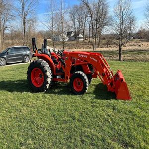 รถแทรกเตอร์ขนาดเล็ก Kubota 4x4WD พร้อมที่ตัก ใหม่/มือสอง แบริ่งเครื่องยนต์หลัก อุปกรณ์เครื่องจักรกลการเกษตร รับประกัน 2 ปี สำหรับงานเกษตร - Product Image 6