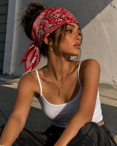 Bandana en coton respirant rouge vif pour hommes et femmes, foulard floral unisexe pour le streetwear quotidien, les voyages et les festivals - Product Image 4