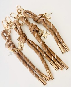 Llavero Boho de Macramé EL CLASICO OVERSEAS Personalizado, Hecho a Mano con Cuerda de Algodón Ecológica, Varios Tamaños para Bolsos y Llaves de Coche - Product Image 1