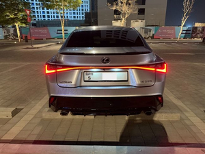 2023 Usado para F Sport, Gris Platino, Transmisión Automática, Motor de Gasolina 4L, Interior de Cuero Oscuro, R20 Aluminio, Euro VI - Product Image 2