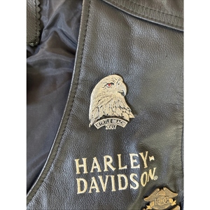 Gilet de motard en cuir véritable pour homme, gilet de moto personnalisé, gilet vintage sans manches pour club avec patchs et laçage latéral - Product Image 4