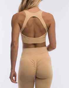 Ensemble de yoga pour femmes fabriqué au Pakistan, vêtements de sport tendance pour femmes, ensemble de yoga à motif uni avec logo sur le devant - Fabriqué au Pakistan - Product Image 2