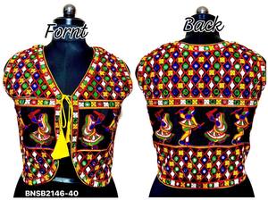 Vêtements de festival en soie lourde avec broderie multi-fils et travail de miroir, collection de Koti pour femme Navratri, fournisseur de Surat - Product Image 5