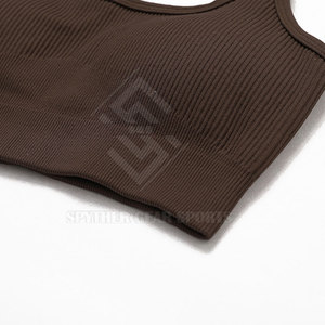 ชุดโยคะสีพื้นแบบมืออาชีพ พร้อมโลโก้ด้านหน้า ผ้าระบายอากาศเป็นมิตรกับสิ่งแวดล้อม ยืดหยุ่นสบาย ชุดออกกำลังกาย 2 ชิ้น - Product Image 4