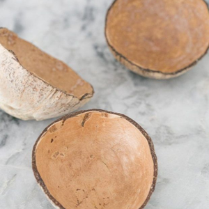 Coques de noix de coco concassées d'Inde, qualité supérieure A, super sèches, pour charbon de bois, charbon actif et combustible, durée de conservation de 3 ans - Product Image 2