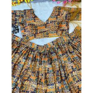 Hermoso Mono de Fiesta con Estampado Floral, Elegante Lehenga Choli para Ocasiones Especiales - Product Image 4