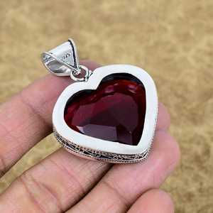 Pendentif en grenat du Mozambique facetté, minimaliste, en argent sterling 925, pierre précieuse en forme de cœur rouge, bijoux vintage - Product Image 2