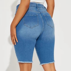 Jean en coton pour femme, coupe ample, déchiré, court, avec fermeture élastique à la taille, style décontracté, design respirant, logo imprimé à la taille - Product Image 1