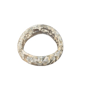 Bracelet en résine époxy transparente pur artisanal avec paillettes argentées, accessoires de luxe scintillants en feuille d'argent, bracelet rond en acrylique durable - Product Image 1
