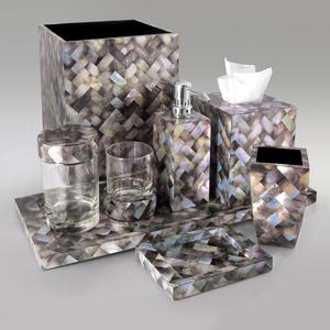 Juego de accesorios de baño de lujo en nácar con un rico carácter decorativo - Product Image 5