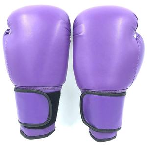 Vente en gros de gants de boxe 8oz pour adultes personnalisables OEM Logo Cuir synthétique Couleur plastique Concevez votre propre caractéristique d'entraînement - Product Image 4