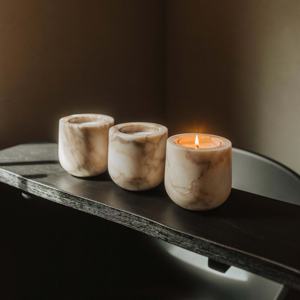 Diffuseur de bougies en pierre veinée noire, style minimaliste moderne – Brûleur de parfum à bougie chauffe-plat avec insert en laiton doré - Product Image 6