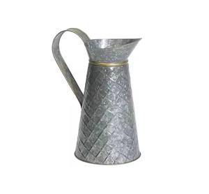 Arrosoir en métal au design élégant avec long bec pour jardin - Product Image 1