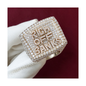 Bague de mariage et de sport personnalisée en diamant de laboratoire VVS, cadeau de luxe unisexe plaqué or, taille coussin, style hip-hop - Product Image 1