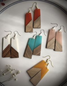 Boucles d'oreilles modernes en bois et résine époxy, élégantes, faites à la main, style bohème, bijoux de luxe, cadeau pour femme - Product Image 3