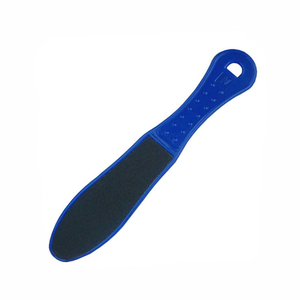 Râpe à pieds en acier inoxydable allemand avec manche en plastique pour l'élimination des peaux mortes, des callosités et des cuticules des orteils et des talons - Product Image 5