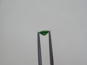 Diopsido cromado verde ovalado facetado suelto de 5x4mm - Product Image 1
