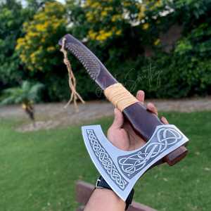Hache viking artisanale personnalisée, fourreau en cuir de haute qualité, manche en bois de frêne, lame en acier inoxydable, service OEM - Product Image 2