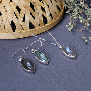 Ensemble de boucles d'oreilles et collier en argent 925 avec labradorite, hypoallergénique, bijoux pour femmes avec évaluation tierce - Product Image 3