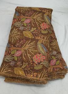 Tissu en lin de qualité supérieure avec broderie florale, mélange respirant de coton et de lin pur avec travail artisanal floral, idéal pour les saris et les costumes - Product Image 2