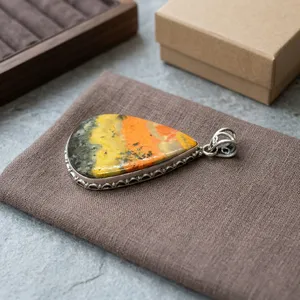 Colgante de Plata de Ley Tranquil Harmony con Gema de Jaspe Abeja en Engaste Solitario, Estilo Vintage, Unisex, para Uso Diario - Product Image 4