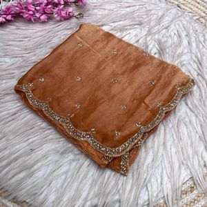 Sari de diseñador con corte Khatli, bordado a mano Dana y trabajo de diamantes, con blusa de bordado elaborado, precio mayorista de Royal Export - Product Image 5