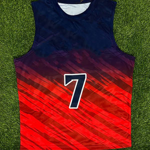 Ensemble d'uniformes de football personnalisés 100 % polyester sublimé pour adultes 7v7 avec nom et numéro d'équipe, manches courtes, grande taille, respirant - Product Image 6