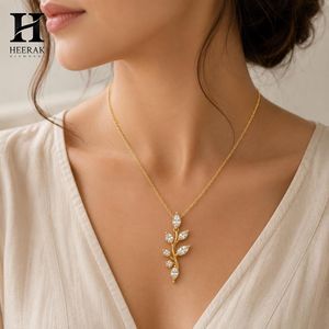 Elegante Collar con Colgante de Hoja Botánica y Diamantes, Chapado en Oro de 14k, Colgante de Vid con Corte Marquesa para Mujer, Joyería Fina Inspirada en la Naturaleza - Product Image 1